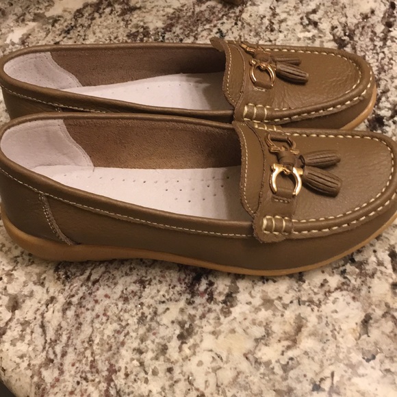 Tassel Loafer - Picture 2 of 5